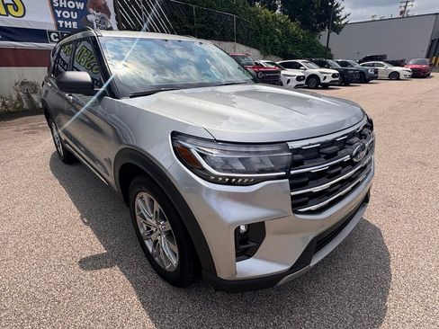 Used 2025 Ford Explorer Active w/ Active Comfort Package AWD/4WD image 7