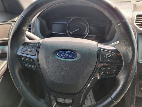 Used 2018 Ford Explorer XLT w/ Equipment Group 201A AWD/4WD image 34