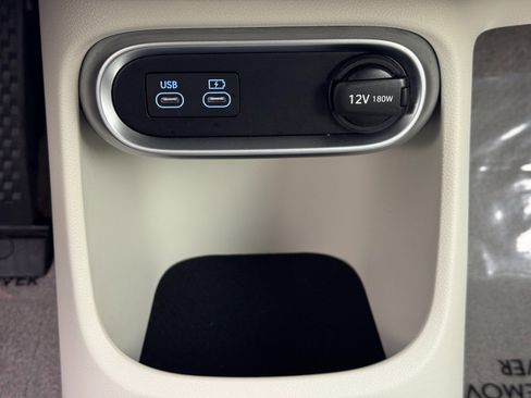 Used 2024 Genesis GV60 RWD w/ Cargo Package image 38