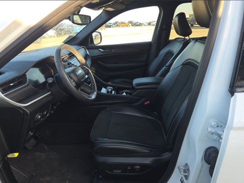 Used 2023 Jeep Grand Cherokee L Laredo AWD/4WD image 8
