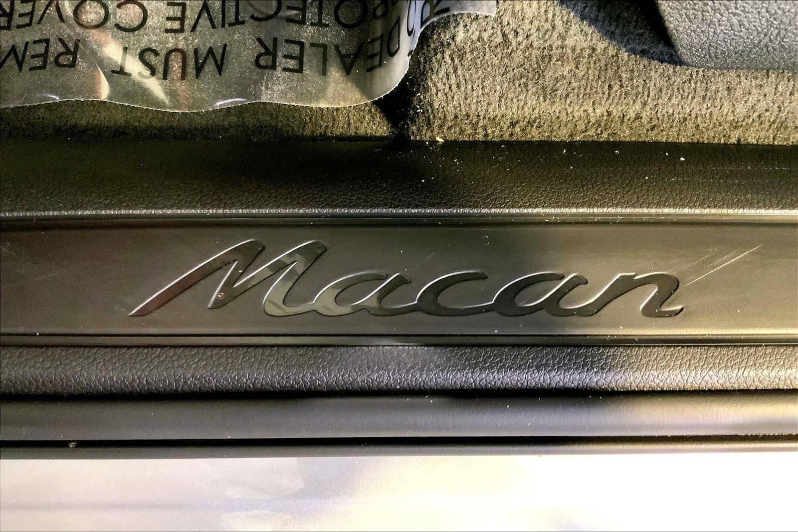 Certified 2023 Porsche Macan AWD/4WD image 19