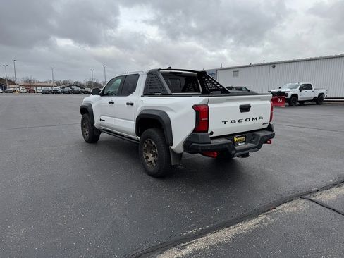 Used 2024 Toyota Tacoma Trailhunter image 3