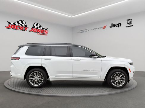 Used 2024 Jeep Grand Cherokee L Summit w/ Advanced Protech Group IV AWD/4WD image 12