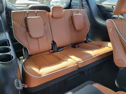 New 2026 Chrysler Pacifica Pinnacle image 21
