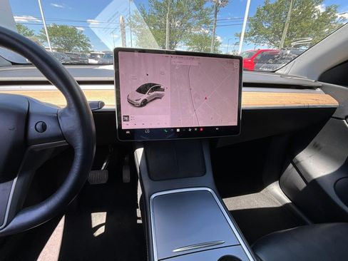 Used 2022 Tesla Model Y Long Range AWD/4WD image 9