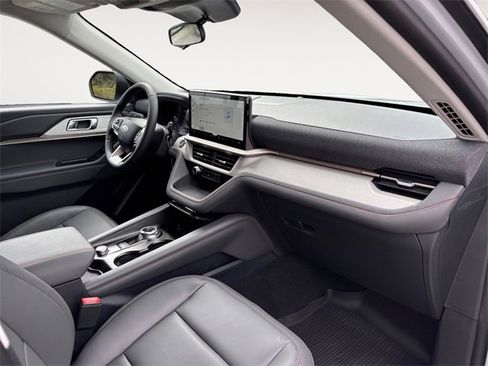New 2025 Ford Explorer Active w/ Active Comfort Package image 10