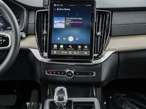 Used 2025 Volvo XC90 T8 Plus w/ Protection Package Premier image 21