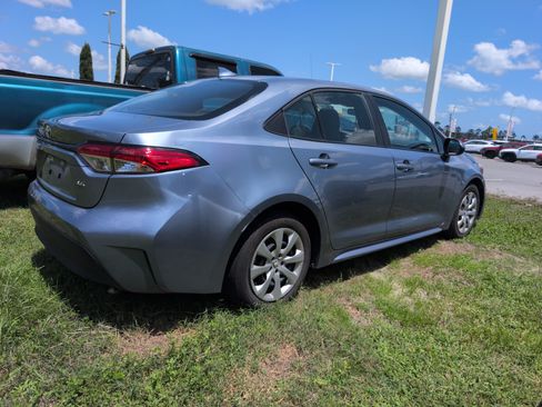 Used 2025 Toyota Corolla LE FWD image 2