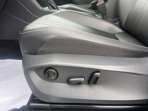 Used 2024 Volkswagen Tiguan SE R-Line image 19