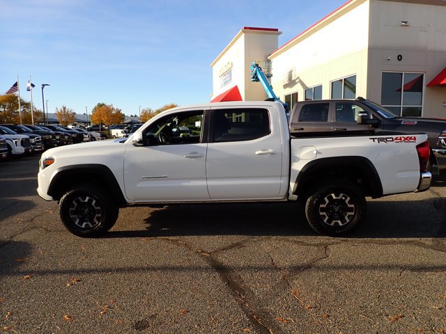 Used 2019 Toyota Tacoma TRD Off-Road AWD/4WD image 2