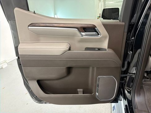 Used 2025 GMC Sierra 1500 SLT w/ SLT Premium Plus Package AWD/4WD image 8
