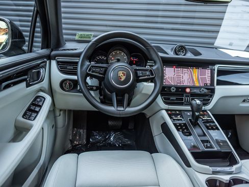 Certified 2026 Porsche Macan S AWD/4WD image 12