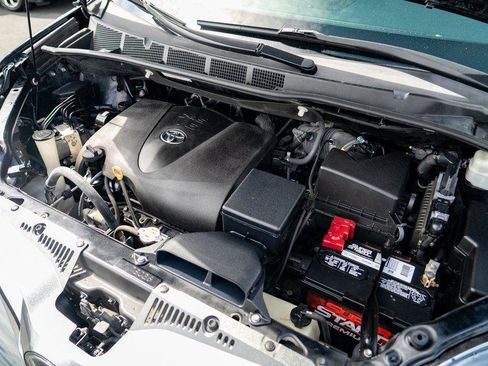 Used 2020 Toyota Sienna XLE image 29