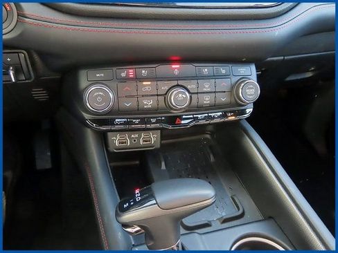 Used 2025 Dodge Durango GT AWD/4WD image 4