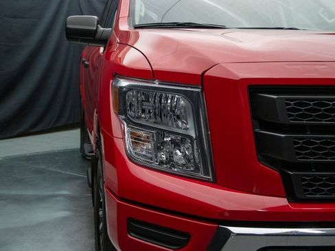 Used 2024 Nissan Titan SV w/ SV Convenience Package image 14