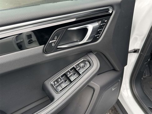 Used 2025 Porsche Macan Turbo image 18