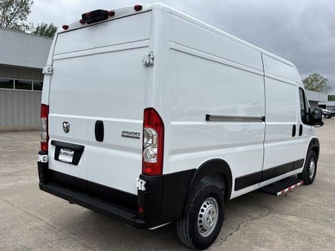 Used 2025 RAM ProMaster 2500 w/ Convenience Group image 3
