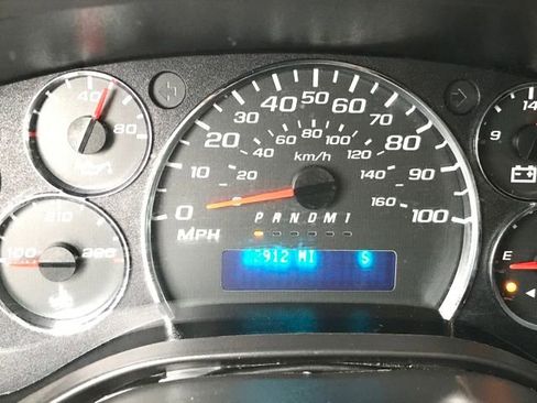 Used 2024 Chevrolet Express 2500 Extended w/ Driver Convenience Package image 7