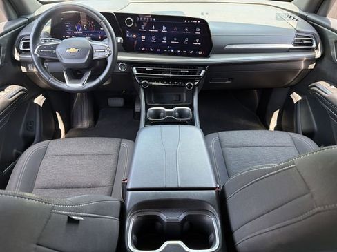 Used 2024 Chevrolet Traverse LT AWD/4WD image 17