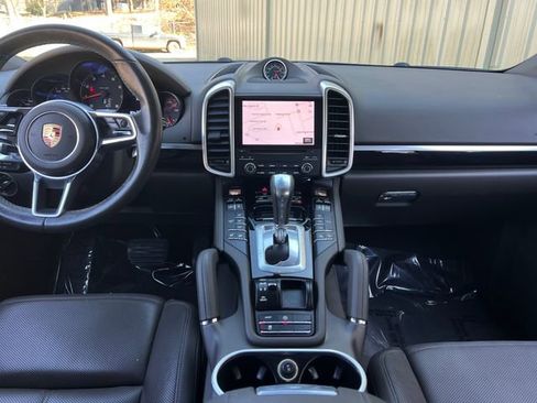 Used 2018 Porsche Cayenne Platinum Edition image 17