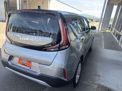 Used 2023 Kia Soul LX FWD image 11