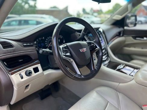 Used 2017 Cadillac Escalade ESV Premium Luxury image 13