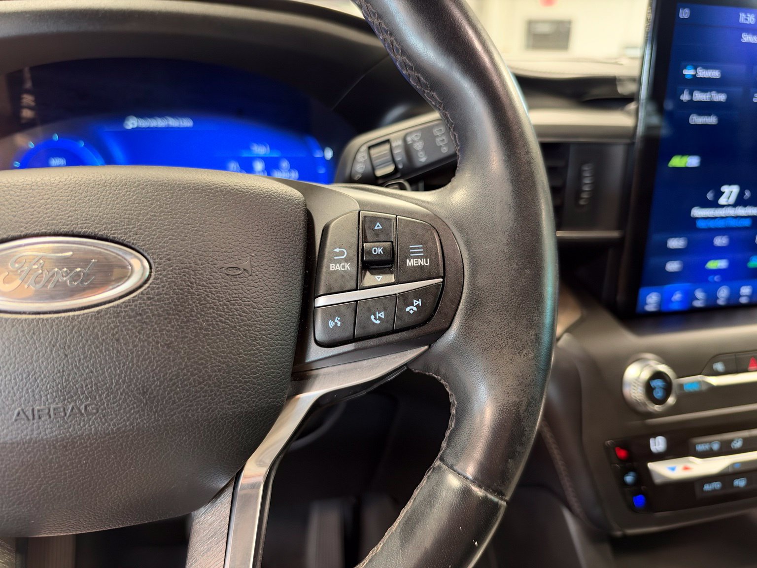 Used 2020 Ford Explorer Platinum w/ Premium Technology Package AWD/4WD image 20