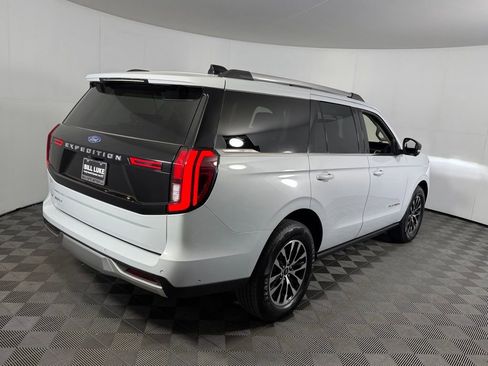 Used 2025 Ford Expedition Platinum AWD/4WD image 5