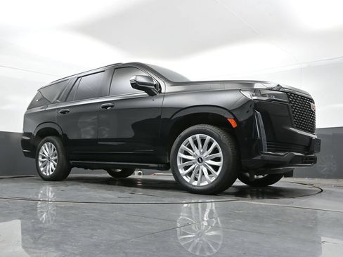Used 2024 Cadillac Escalade Luxury AWD/4WD image 43