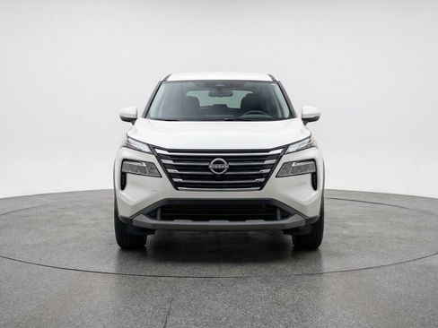 Used 2025 Nissan Rogue SV image 2