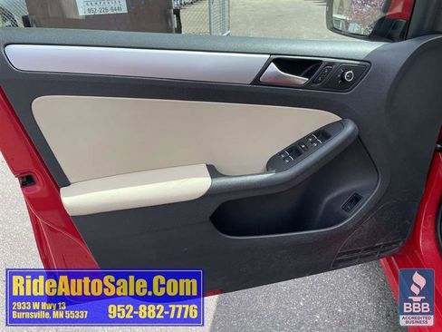 Used 2013 Volkswagen Jetta SE FWD image 9