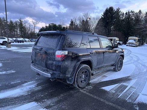 Used 2024 Toyota 4Runner TRD Off-Road Premium image 3