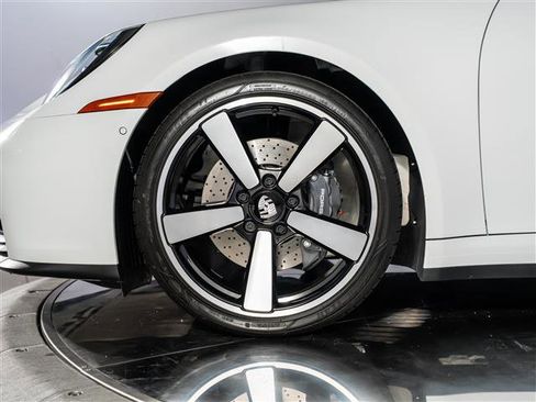 Used 2025 Porsche 911 Carrera RWD image 14