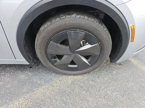 Used 2024 Toyota Prius LE image 10