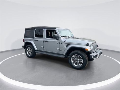 Used 2021 Jeep Wrangler Unlimited Sahara image 2