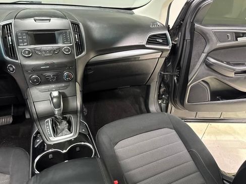 Used 2018 Ford Edge SE FWD image 19