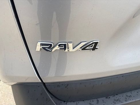 Used 2025 Toyota RAV4 XLE AWD/4WD image 23