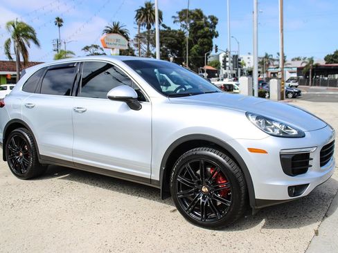 Used 2016 Porsche Cayenne AWD/4WD image 8