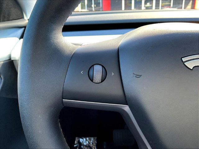 Used 2024 Tesla Model Y Long Range RWD image 13