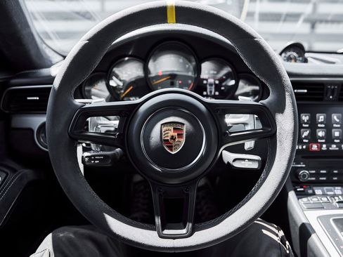 Used 2018 Porsche 911 GT3 RWD image 45