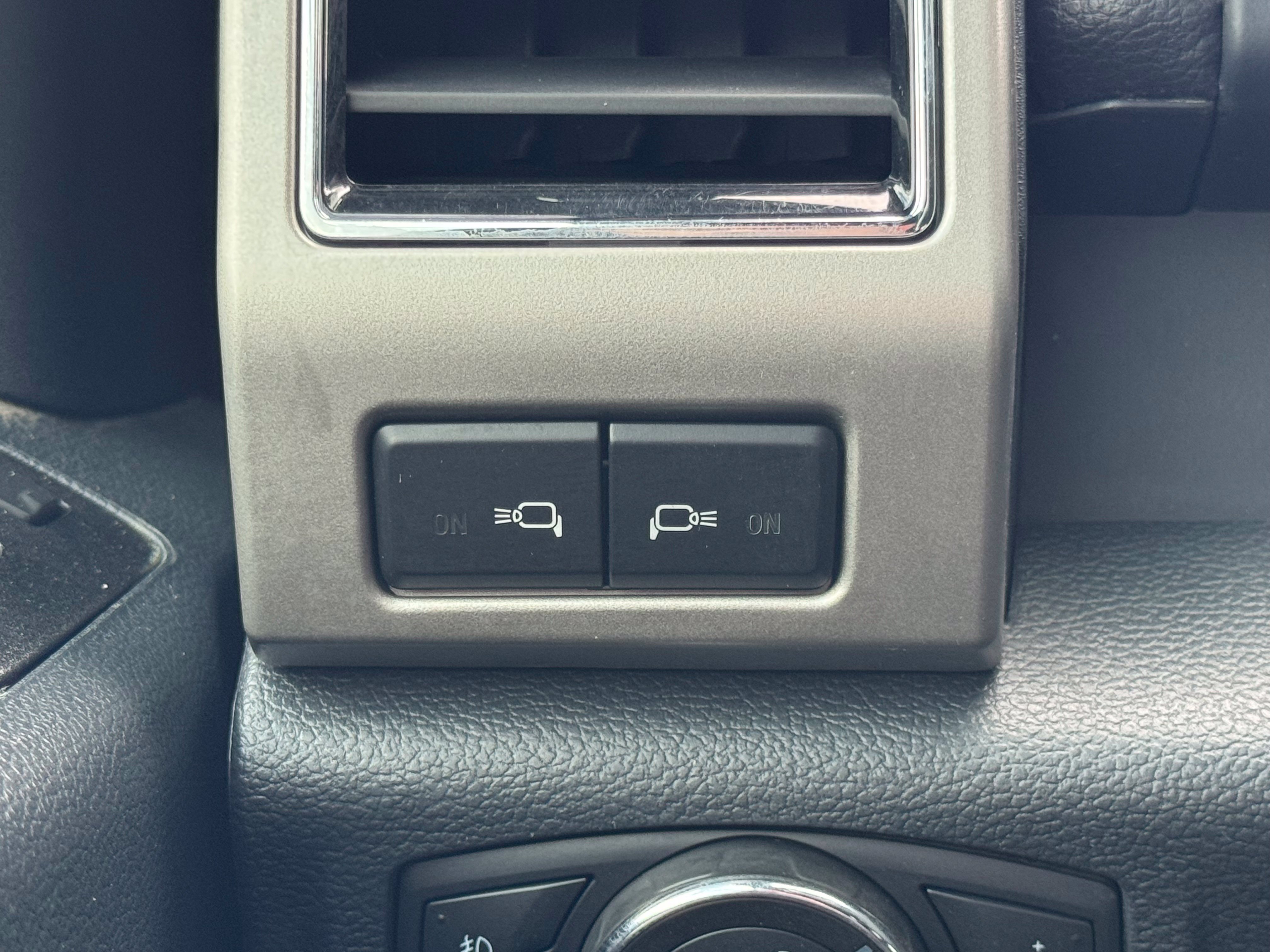 Used 2022 Ford F250 Lariat w/ Black Appearance Package AWD/4WD image 48