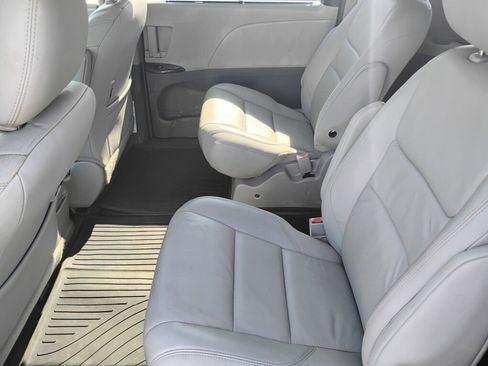 Used 2017 Toyota Sienna XLE AWD/4WD image 12