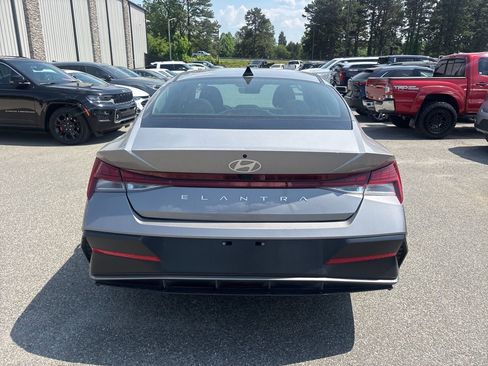 Used 2025 Hyundai Elantra SEL FWD image 7