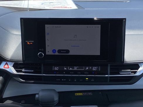 Used 2025 Toyota Sienna LE FWD image 27