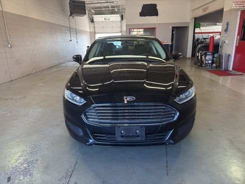Used 2014 Ford Fusion SE FWD image 2