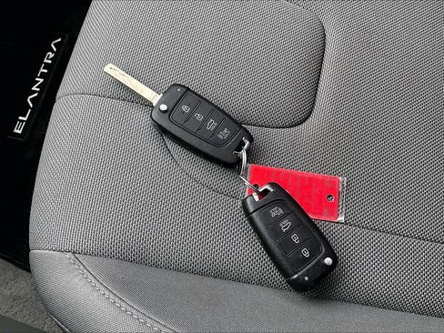 Used 2024 Hyundai Elantra SE image 13