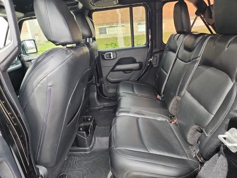 Used 2018 Jeep Wrangler Unlimited Sahara w/ LED Lighting Group image 10