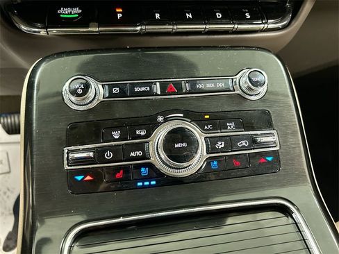 Used 2022 Lincoln Nautilus Reserve w/ Luxury Package image 17