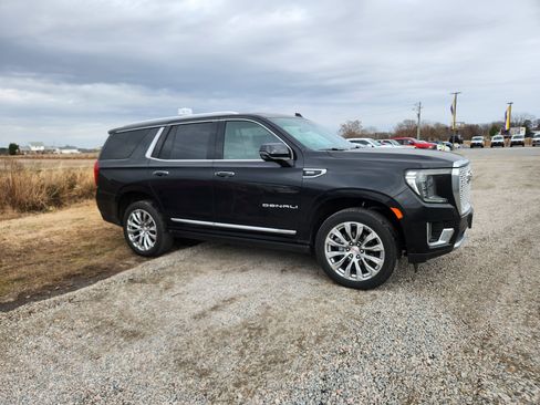 Used 2024 GMC Yukon Denali w/ Advanced Technology Package image 2
