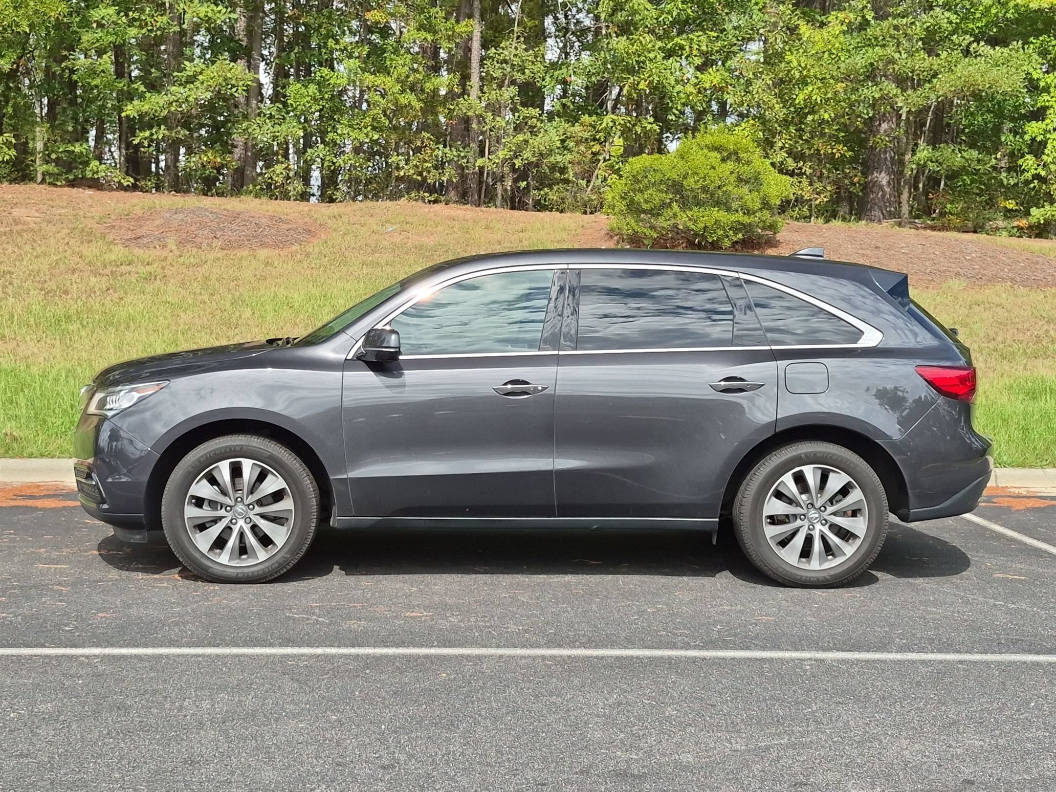 Used 2015 Acura MDX w/ Technology Package AWD/4WD image 2